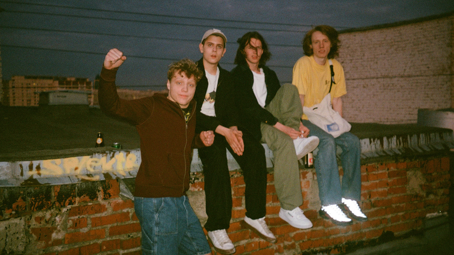 «Ровесник» — первый полнометражный игровой фильм Федора Кудрявцева, выпускника факультета журналистики МГУ, режиссера десятков рекламных клипов и документального сериала о рынке персональных данных «Ничего личного». Кадр: Must See Magic Film