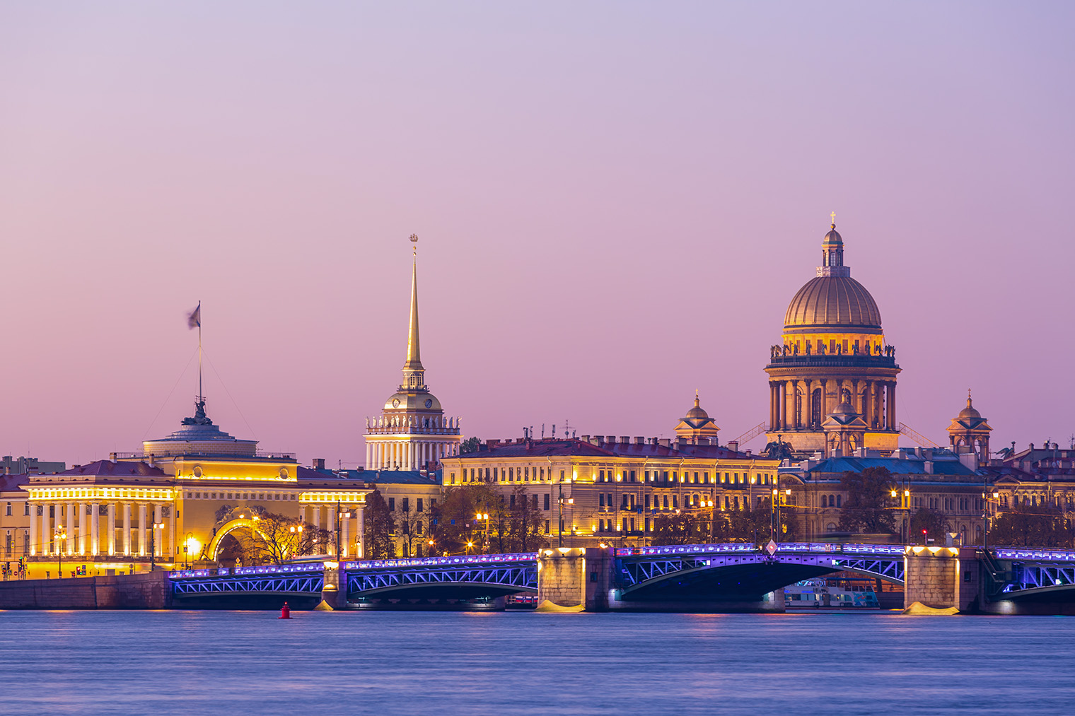 Дворцовый мост в Санкт-Петербурге фото