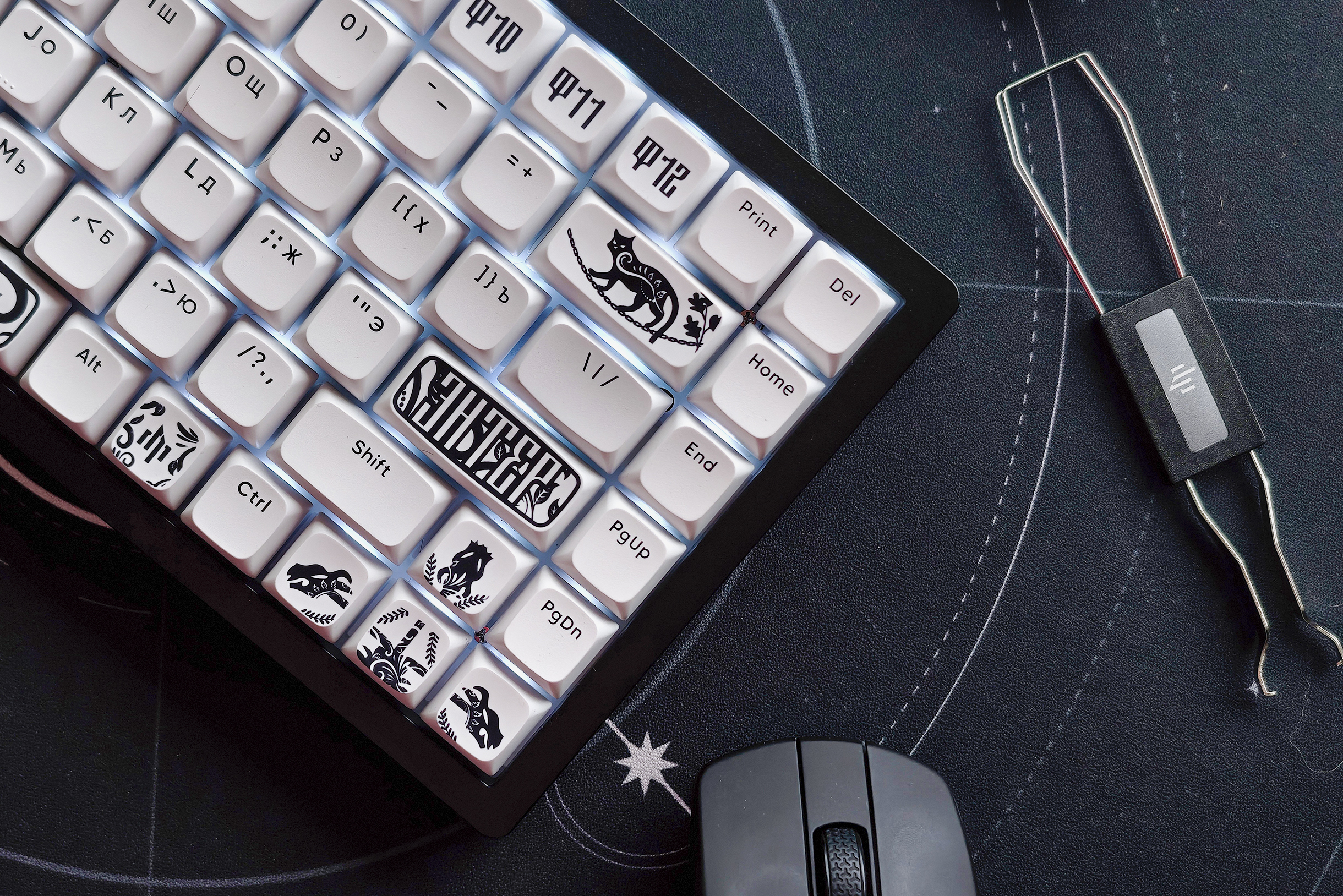 Кириллическая Ф верхнем ряду и надпись «Энтер» смотрятся оригинально