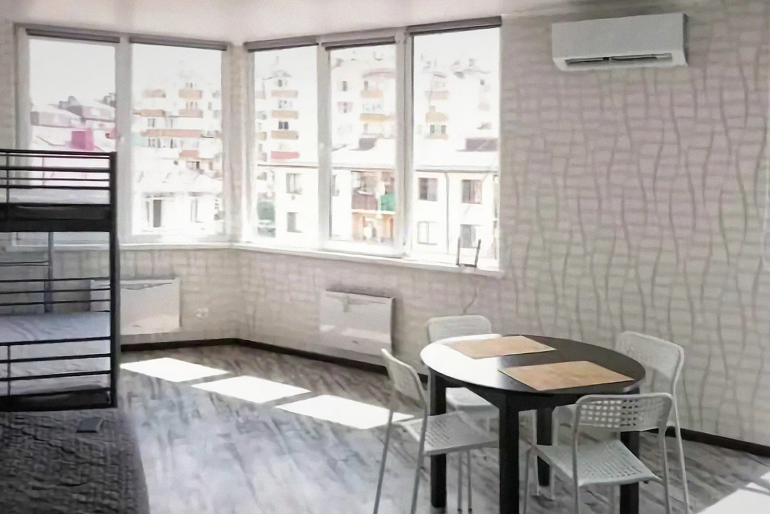 Здесь было здорово отдыхать, но сейчас мы готовы продать студию, чтобы погасить часть долгов