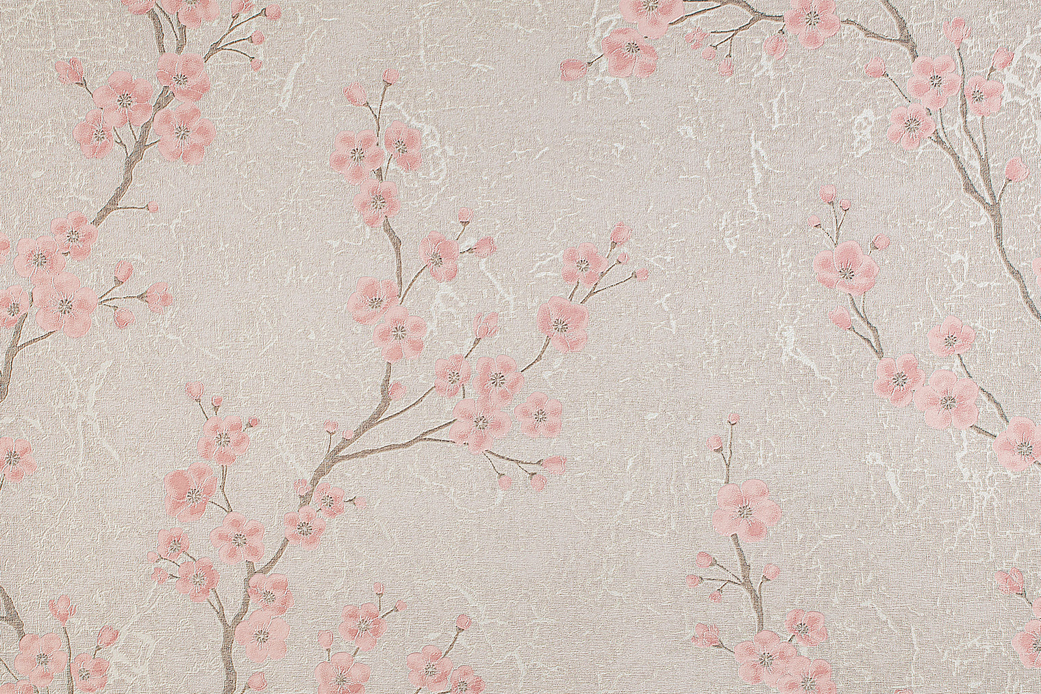 Если выбрать такой принт в японском стиле, нужна будет и подрезка, и точная подгонка, чтобы рисунок совпадал. Фотография: SviatlanaLaza / Shutterstock / FOTODOM