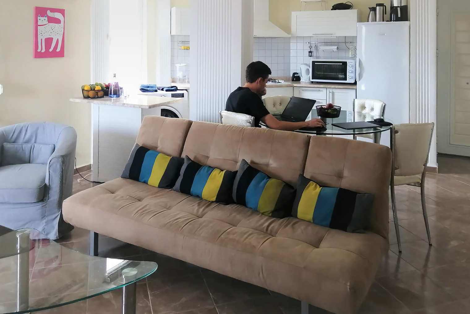 В большинстве турецких квартир гостиная совмещена с кухней