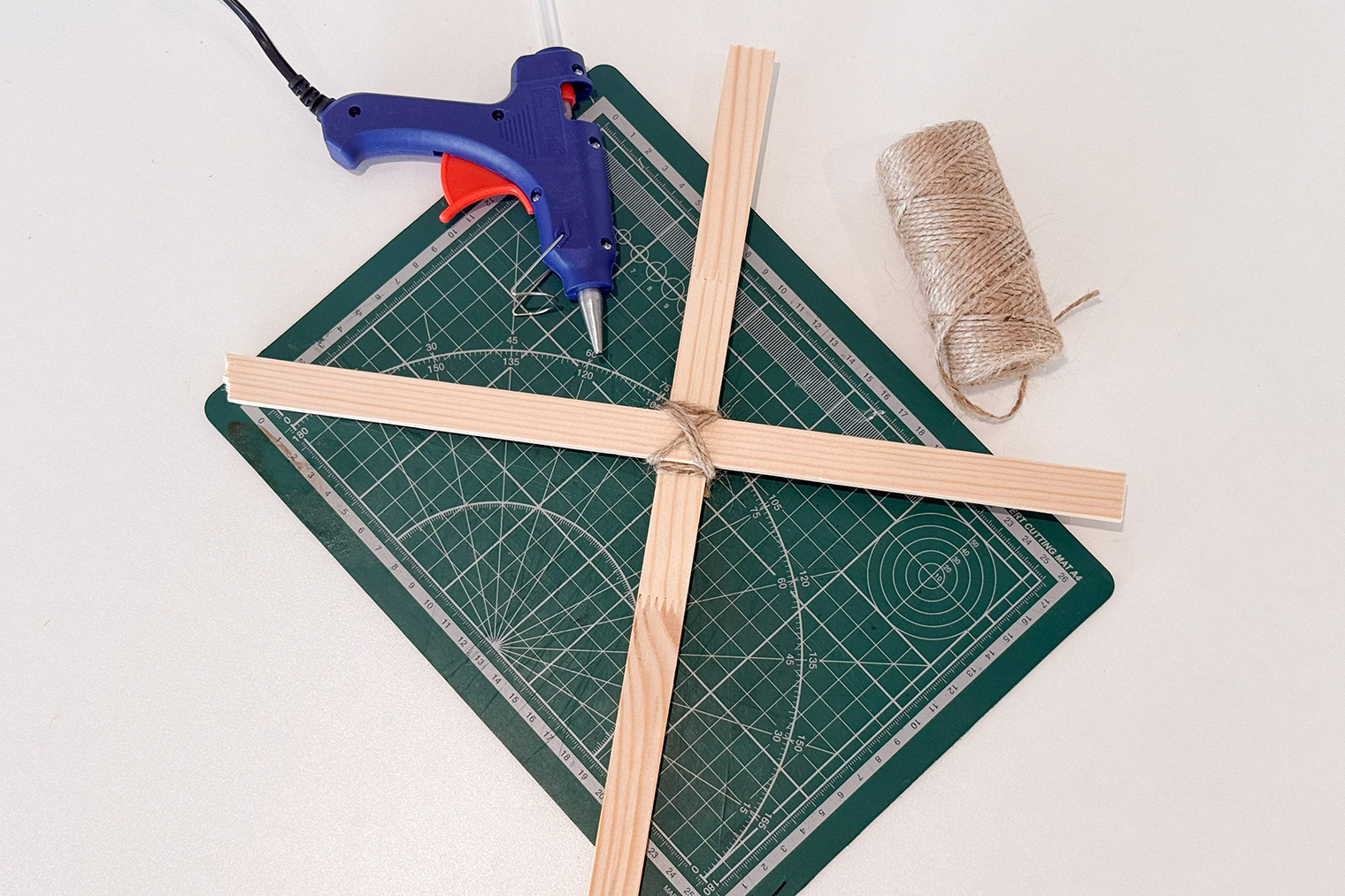 Вот такие пропорции подойдут для крестовины — точность тут не нужна