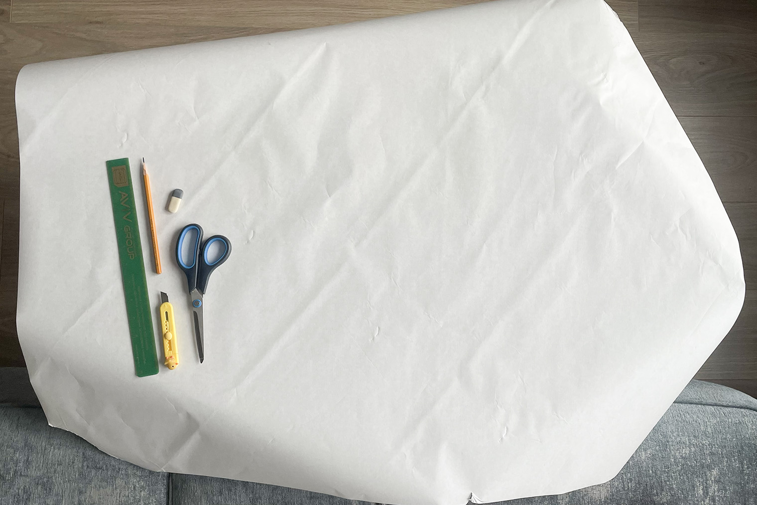 Для защиты поверхности мне попалась калька