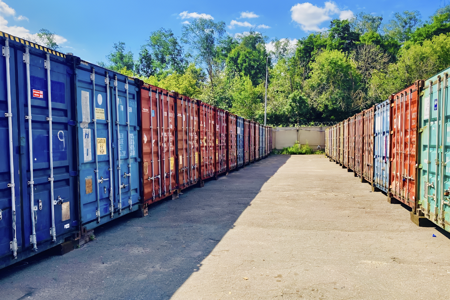 Наши контейнеры, которые клиенты используют для хранения вещей