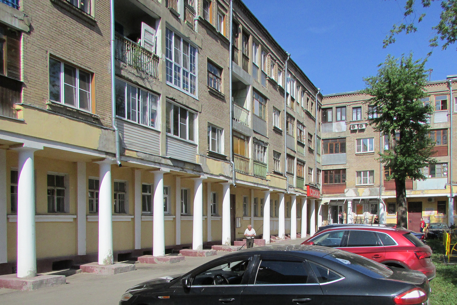 Дом с колоннами на улице Грабина, 7
