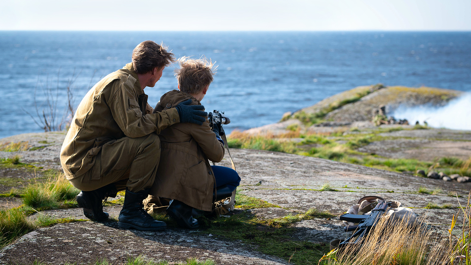 Благодаря работе Вавилова «Лихие» выдерживают баланс между типичным для Быкова гиперреализмом и эстетичными съемками