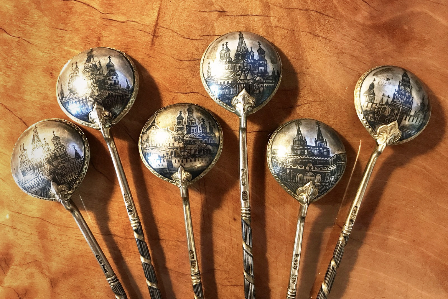 Вот последнее мое приобретение — шесть кофейных ложек 1880-х со стилизованными видами Москвы