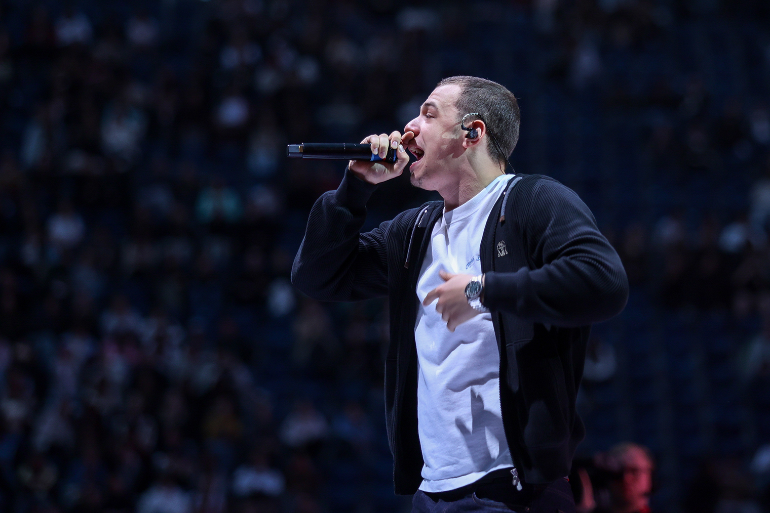 В интервью рэпер делился, что в восемь лет фанател от Гуфа. А ярким представителем современного пацанского рэпа назвал Santiz. Фотография: Валентин Егоршин / ТАСС