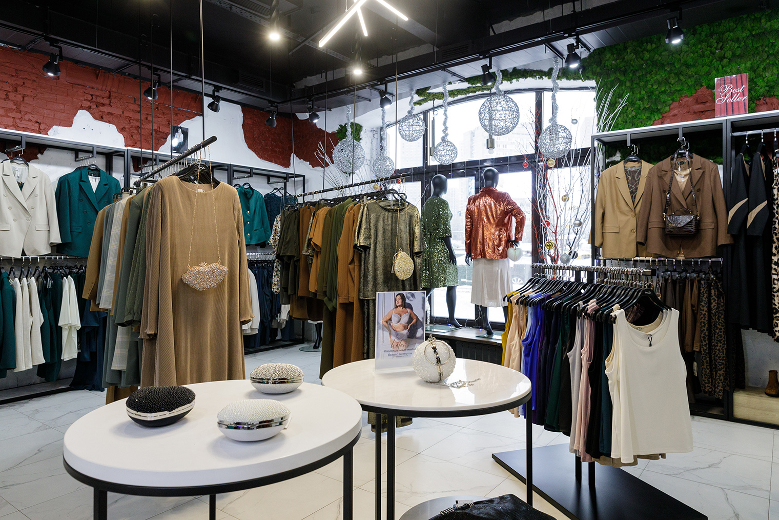 Как достичь успеха в сфере розничной торговли модной одеждой: 6 рекомендаций владелицы магазинов "Моностиль"