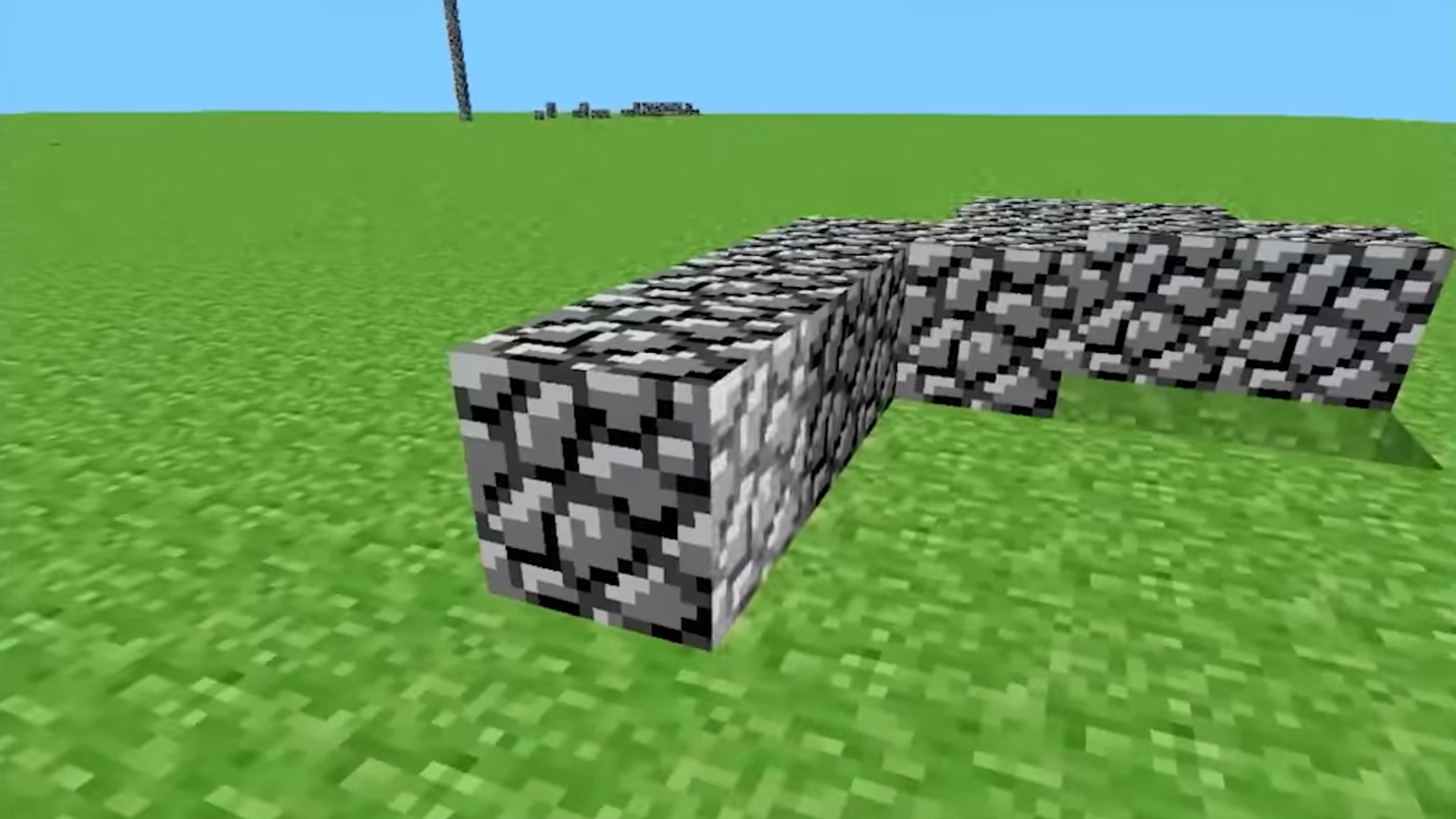 В первой версии Minecraft под названием Cave Game было всего два типа блоков: трава и булыжники