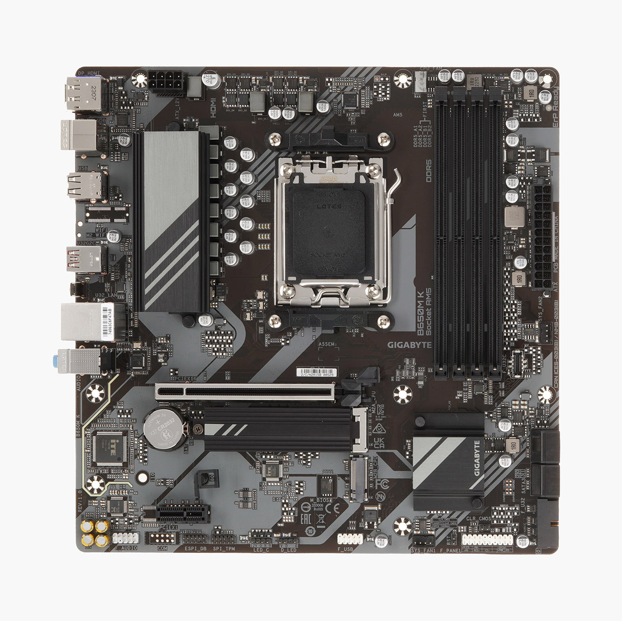 GIGABYTE B650M K — недорогая плата для современных процессоров AMD с сокетом AM5. У нее четыре слота DDR5, два разъема M.2 и достаточно возможностей для обычного игрового или домашнего компьютера