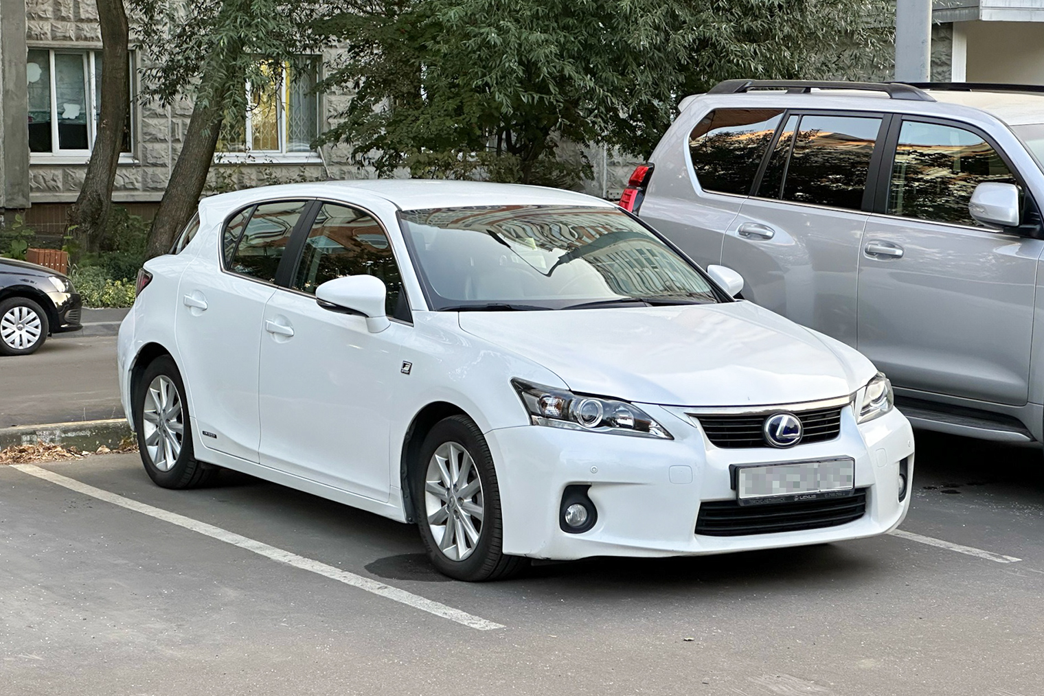 Отполировал фары. Выглядят как новые, хотя пробег машины — 180 000 км