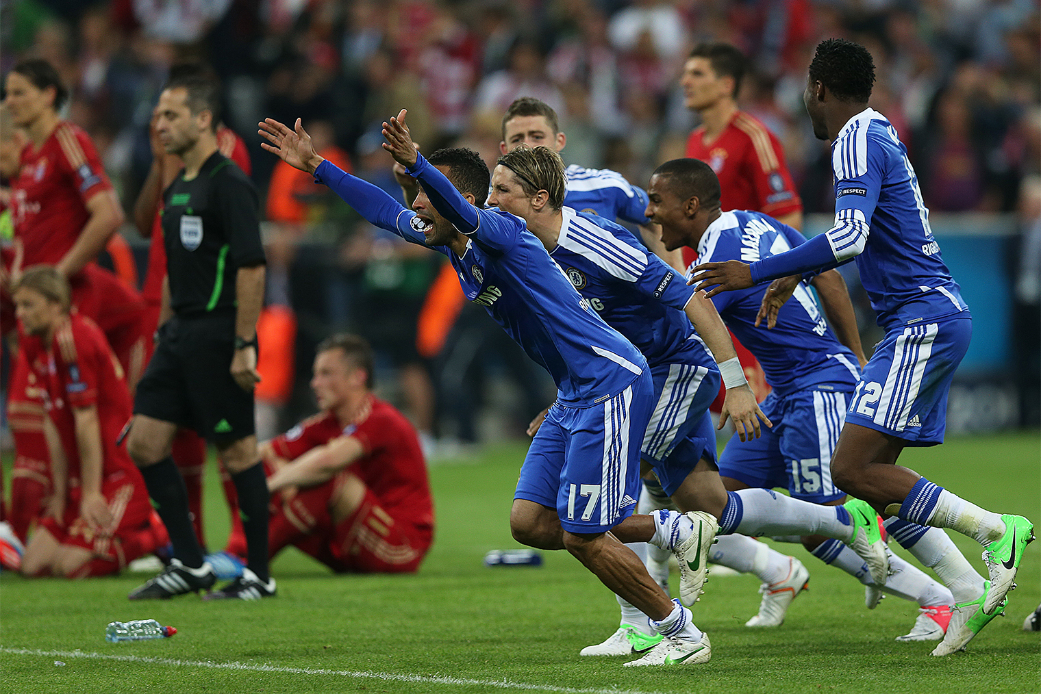 Последний раз финал прошел на основном стадионе одной из команд в 2012 году и закончился поражением домашнего коллектива — «Бавария» уступила «Челси» на «Альянц Арене» по пенальти. Фотография: Ian MacNicol / Getty Images