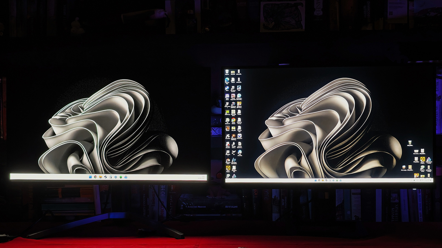 Слева OLED, а справа — Mini-LED с зонированием подсветки. Глубина черного цвета на двух экранах почти идентична, и без прямого сравнения разница не вызывает дискомфорта