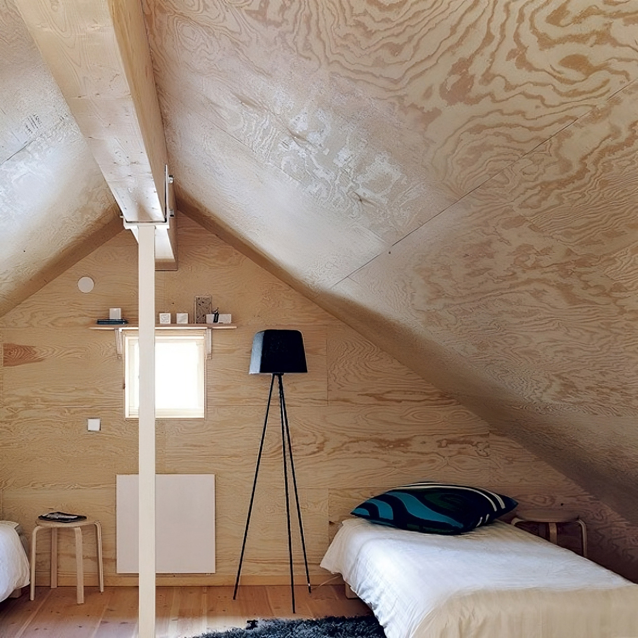 Спальня в мансарде – дизайн возможен любой + видео