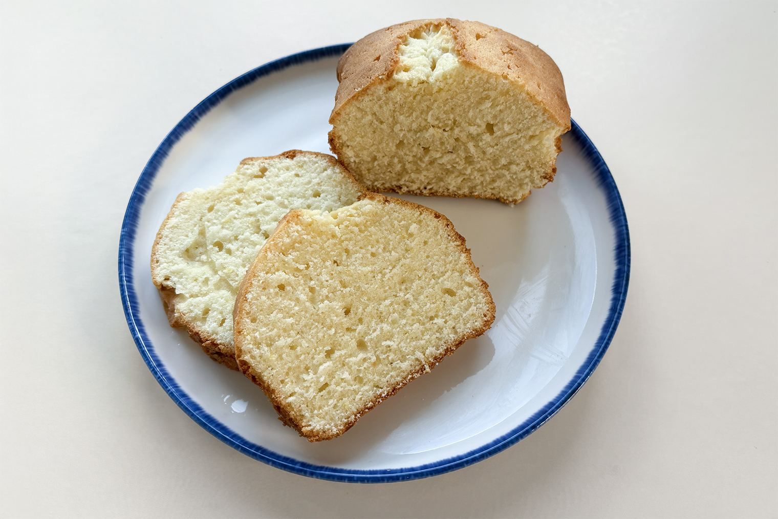 Кекс на среднем уровне духовки