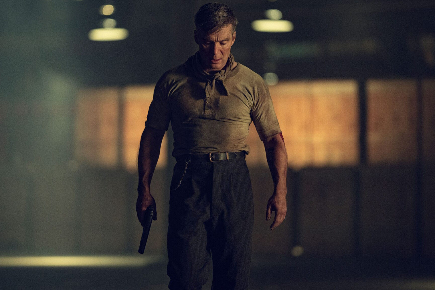 Киллиан Мерфи вернулся к образу Томми Шелби в статусе оскароносного актера. Звезда «Оппенгеймера» разминает драматические мускулы почти в каждой сцене фильма