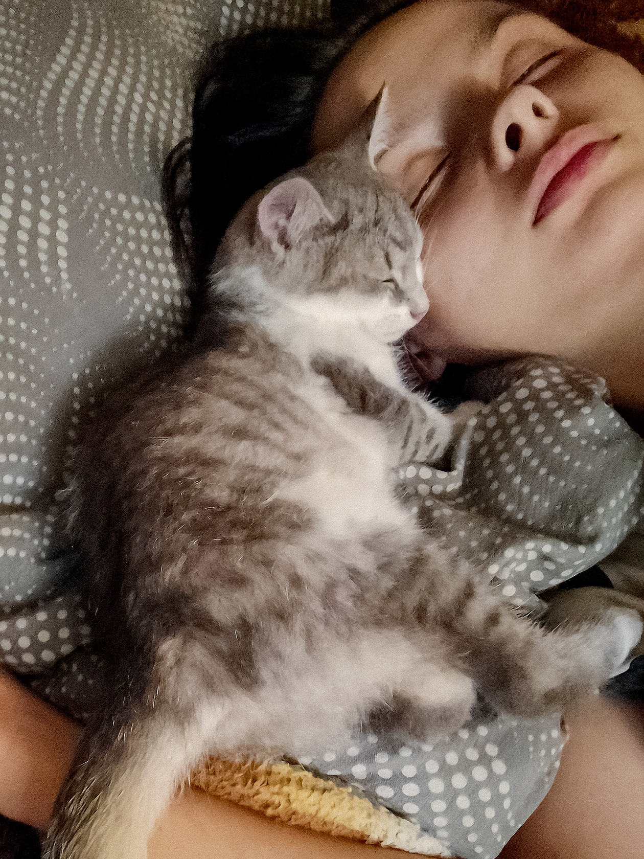 На фото моя маленькая Ириска