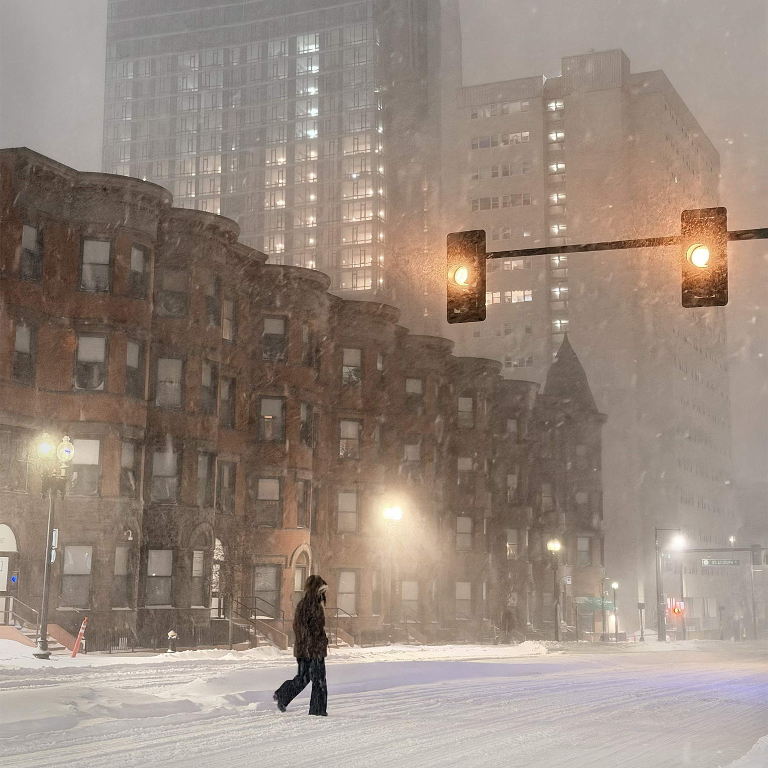 Один из сильнейших снегопадов зимой 2025/26. Рабочий день отменили для всех, на улицах почти никого, а снега намело примерно полметра за сутки