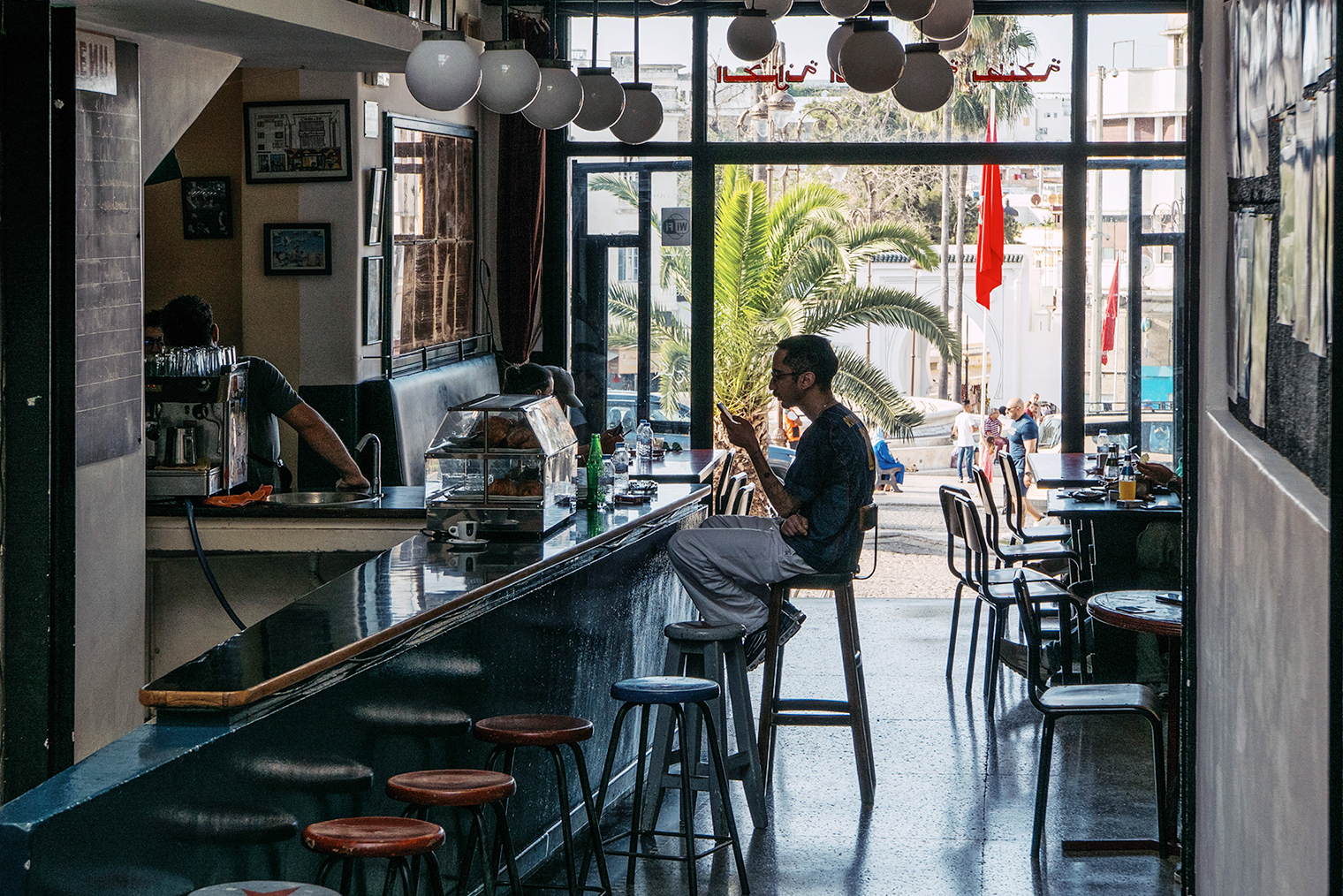 В Cinema Rif два зала и видеотека, а еще кафе с винтажной мебелью и старыми киноафишами