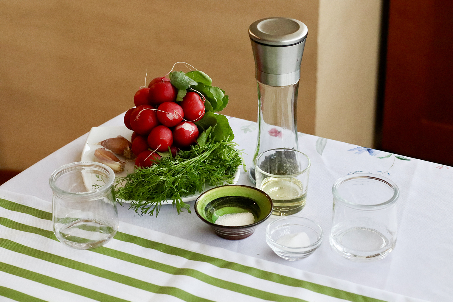 Ингредиенты для маринованного редиса