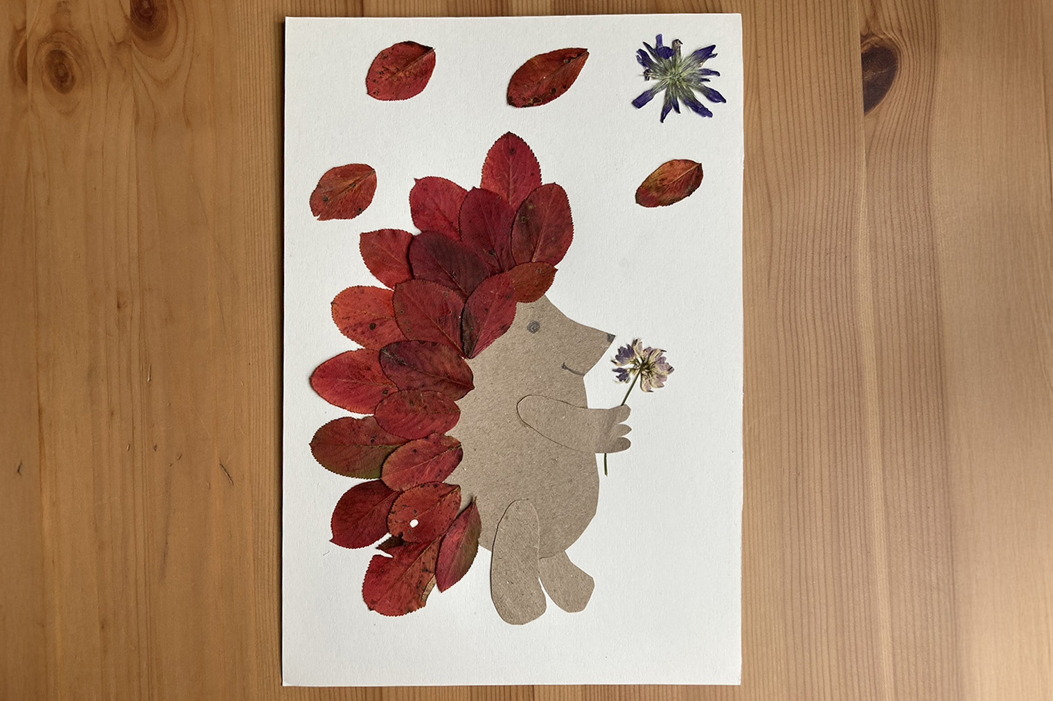 При желании в аппликацию можно добавить поляну, листопад, солнце