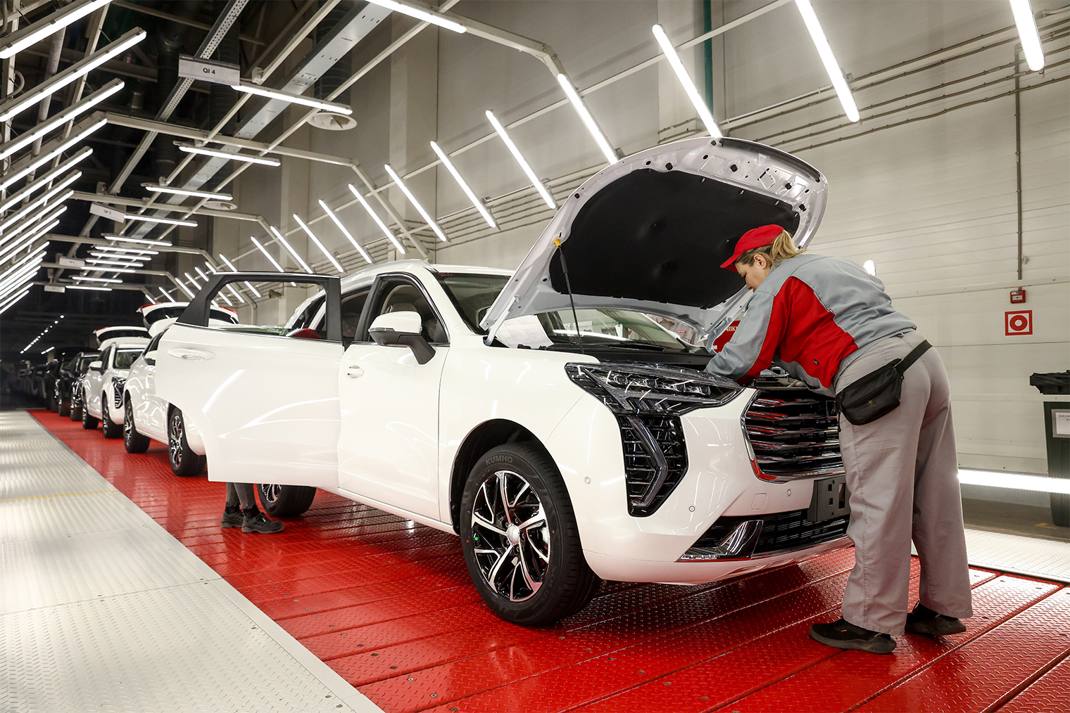 Сборка автомобилей Haval на заводе китайского концерна Great Wall Motor. На территории РФ работают более 96 представительств Haval. Фотография: Александр Рюмин / ТАСС