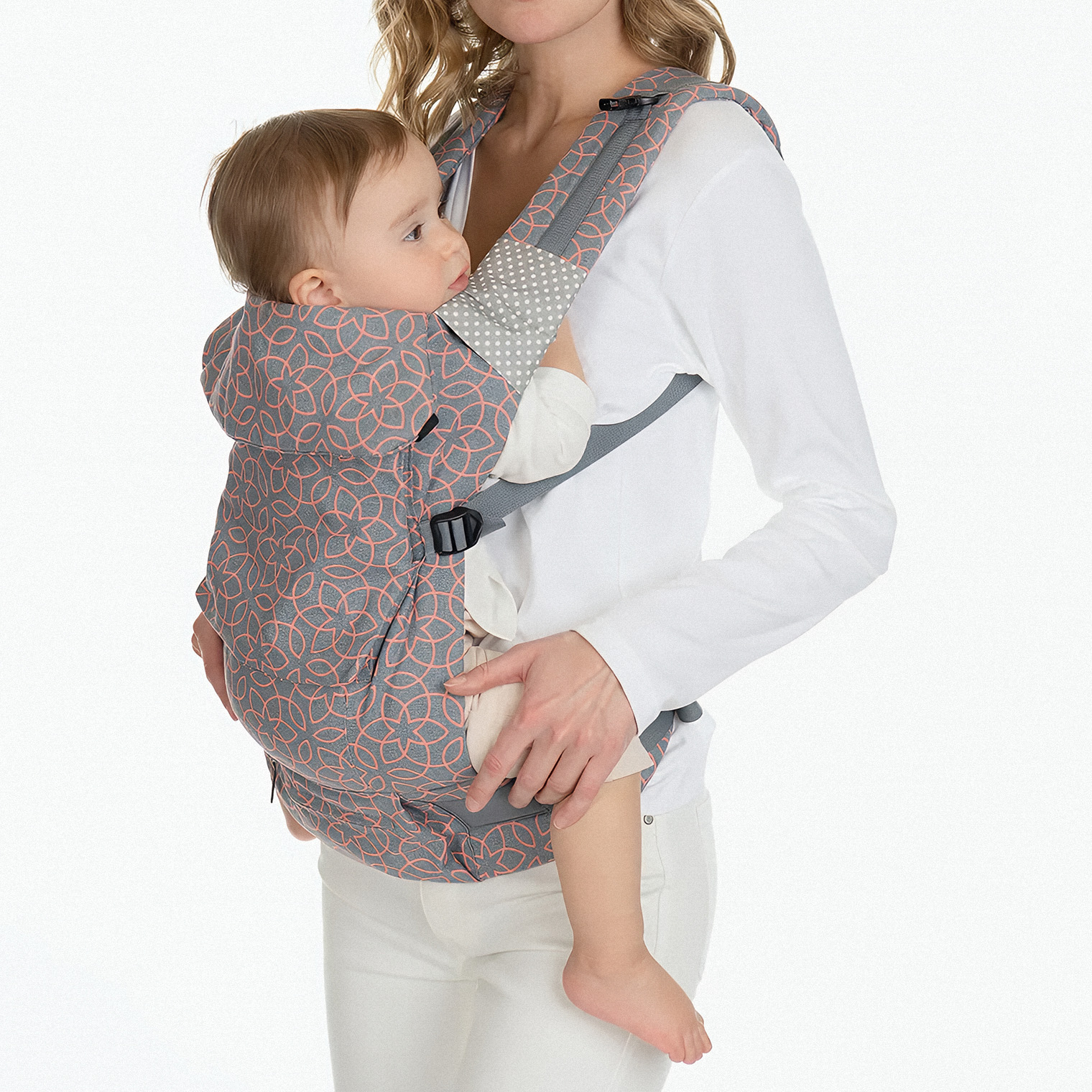 В таком рюкзаке ноги ребенка не находятся в М-позиции, а родителю может быть тяжело его нести. Источник: detmir.ru