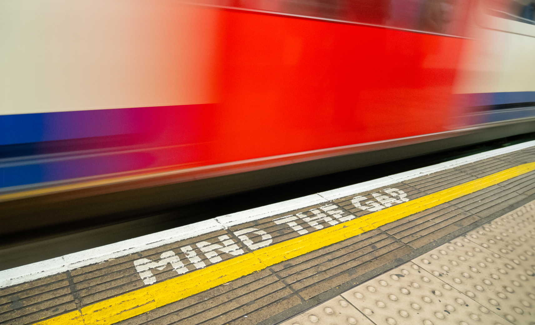 Объявления в метро