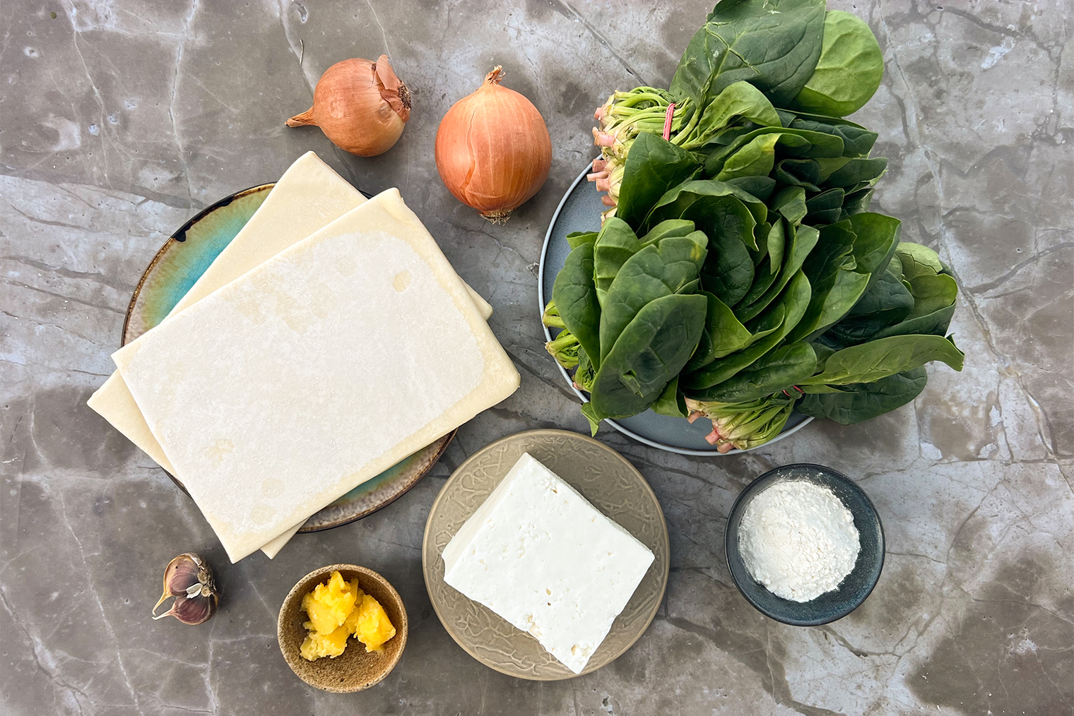 Ингредиенты для пирога со шпинатом и сыром