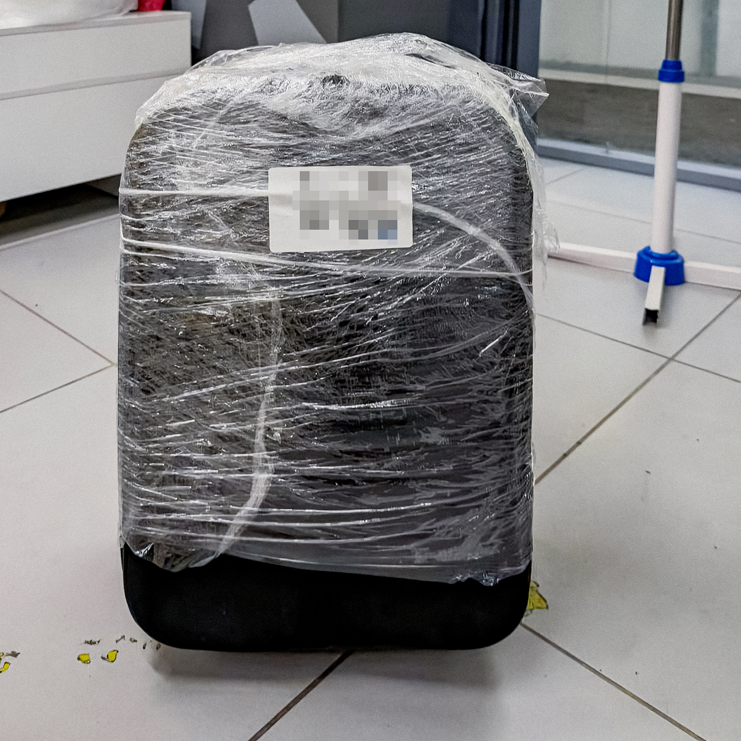 Так мой чемодан упаковали в службе доставки