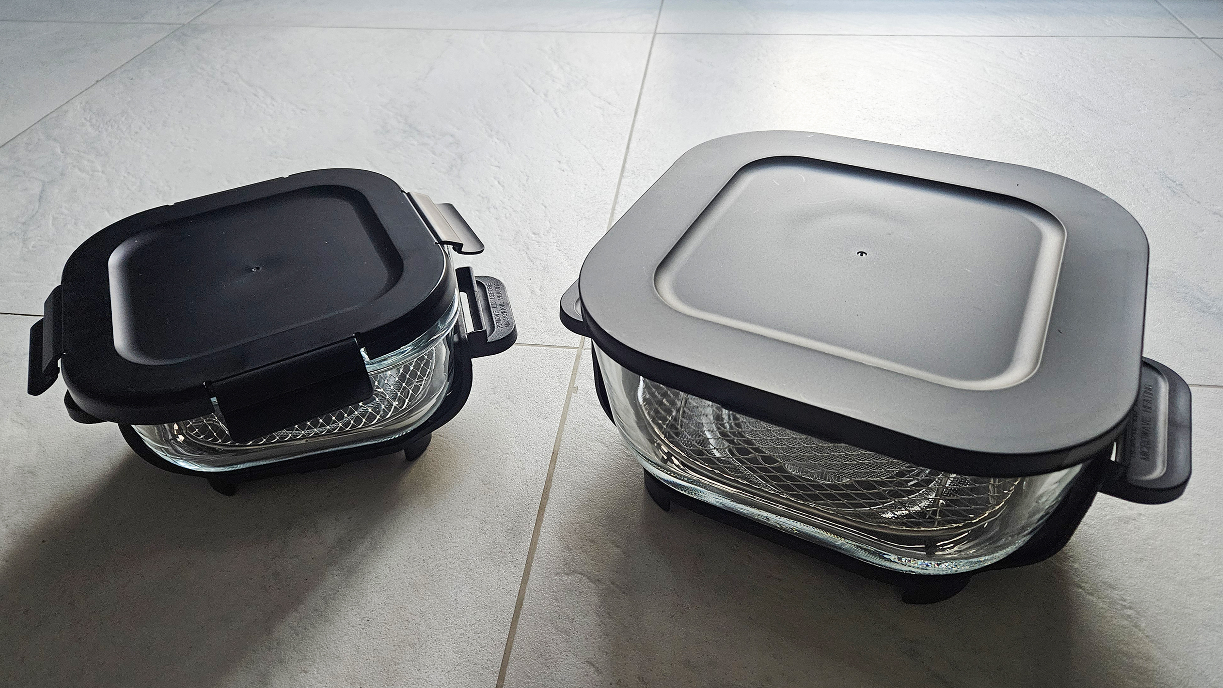 У аэрогриля две стеклянные чаши вместо одной корзины — это и есть его главная фишка