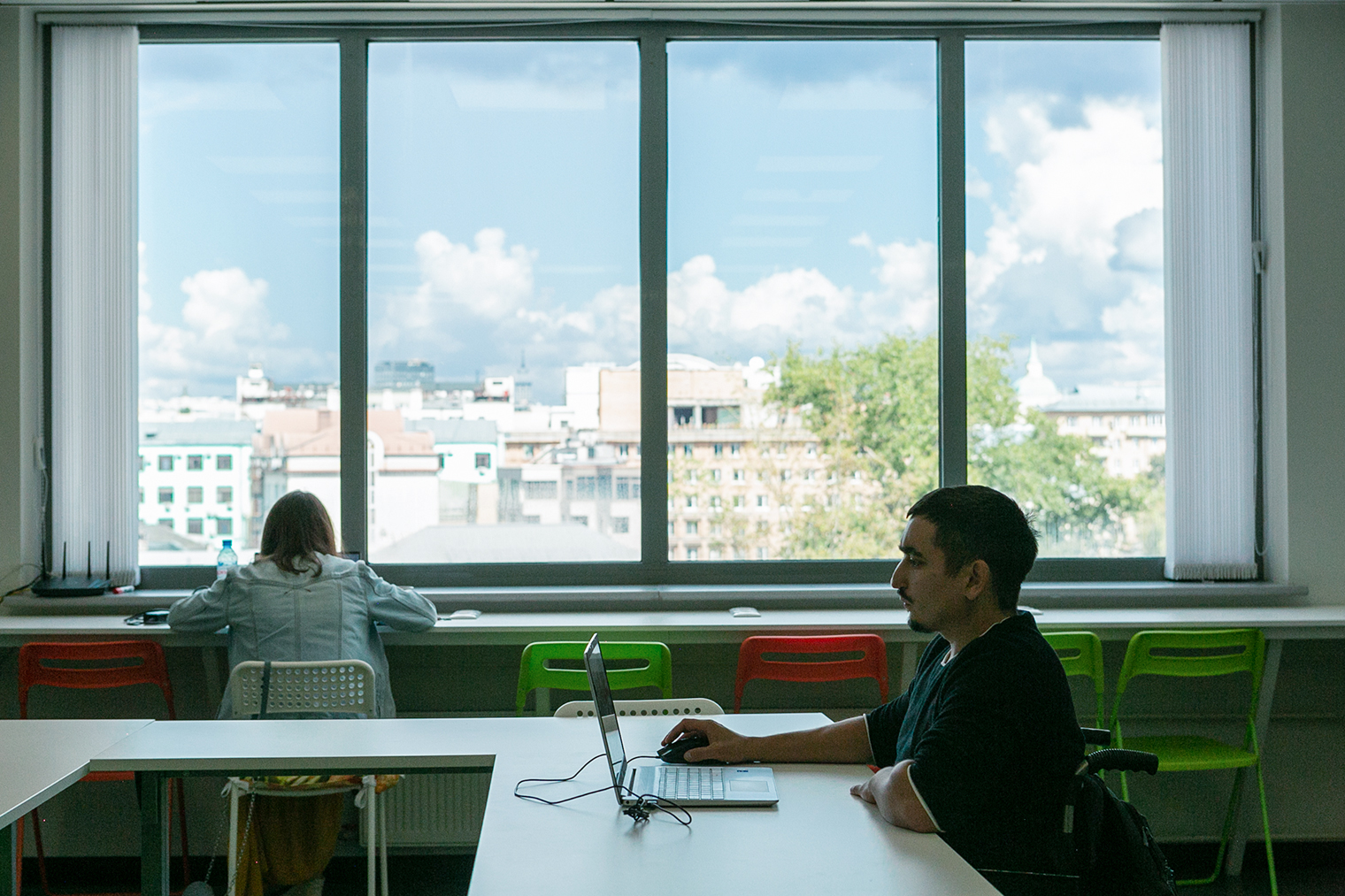 В Москве у проекта есть инклюзивный коворкинг. Фотография: Everland