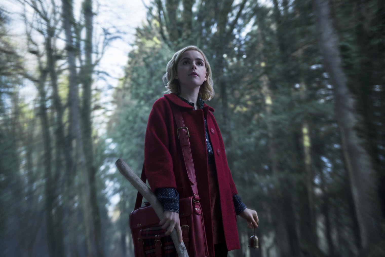 Сюжет сериала основан на одноименной серии комиксов. Существует также шоу «Сабрина — маленькая ведьма», которое выходило с 1996 по 2003 год. Но новая адаптация более мрачная. Кадр: Netflix