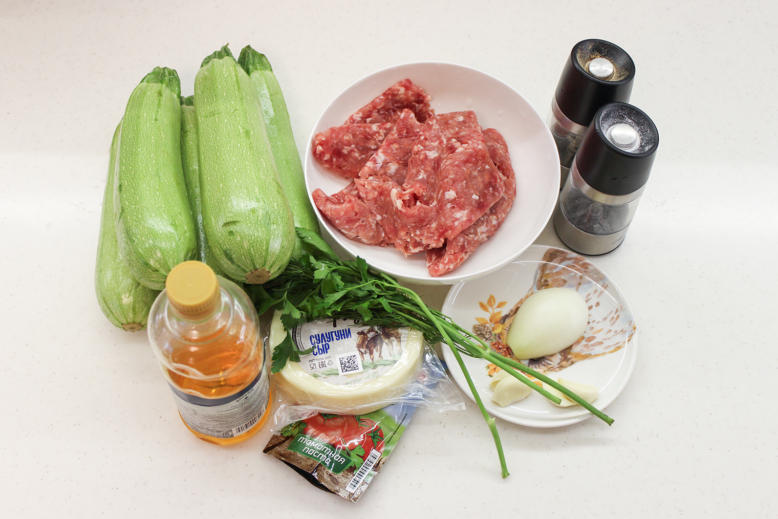 Ингредиенты для кабачков с фаршем в духовке