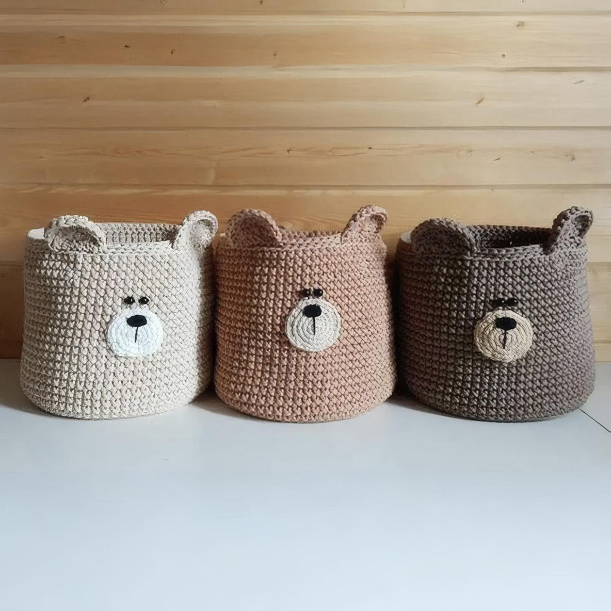 Корзинки из трикотажной пряжи. Все элементы вяжут по кругу. © neeknots.com