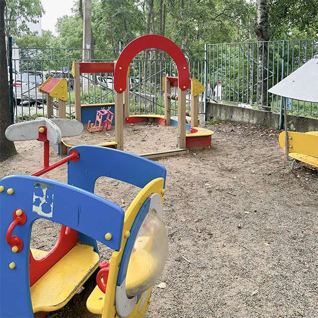 Гуляем на детской площадке