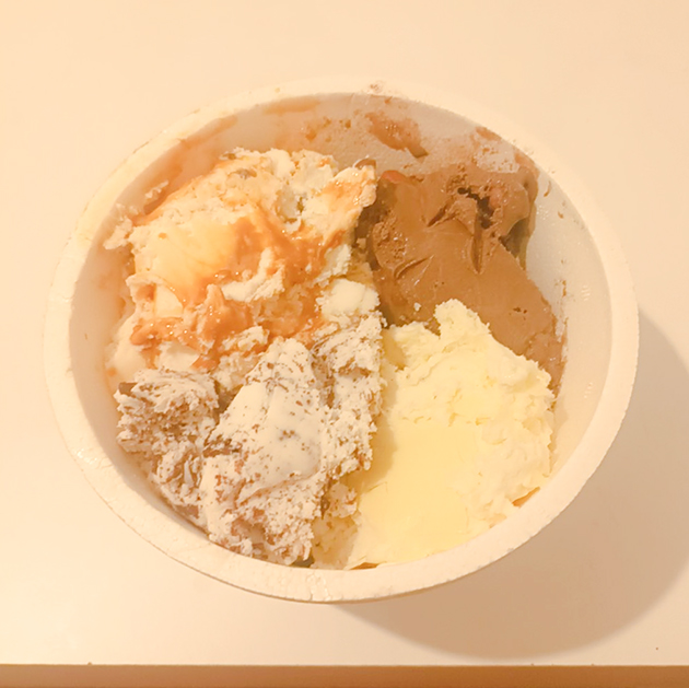 Смотрю видео, ем мороженое — отличный вечер