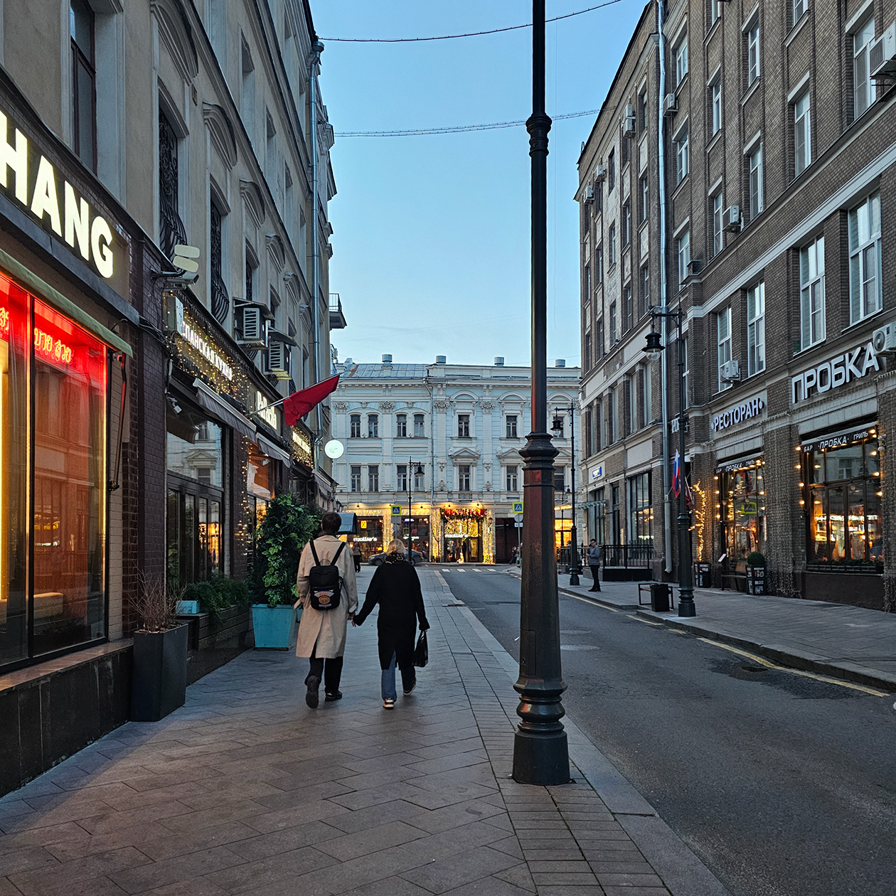 Тут уже праздничная атмосфера. Слышал, что в этом году в Москве решили подготовиться к Новому году заранее