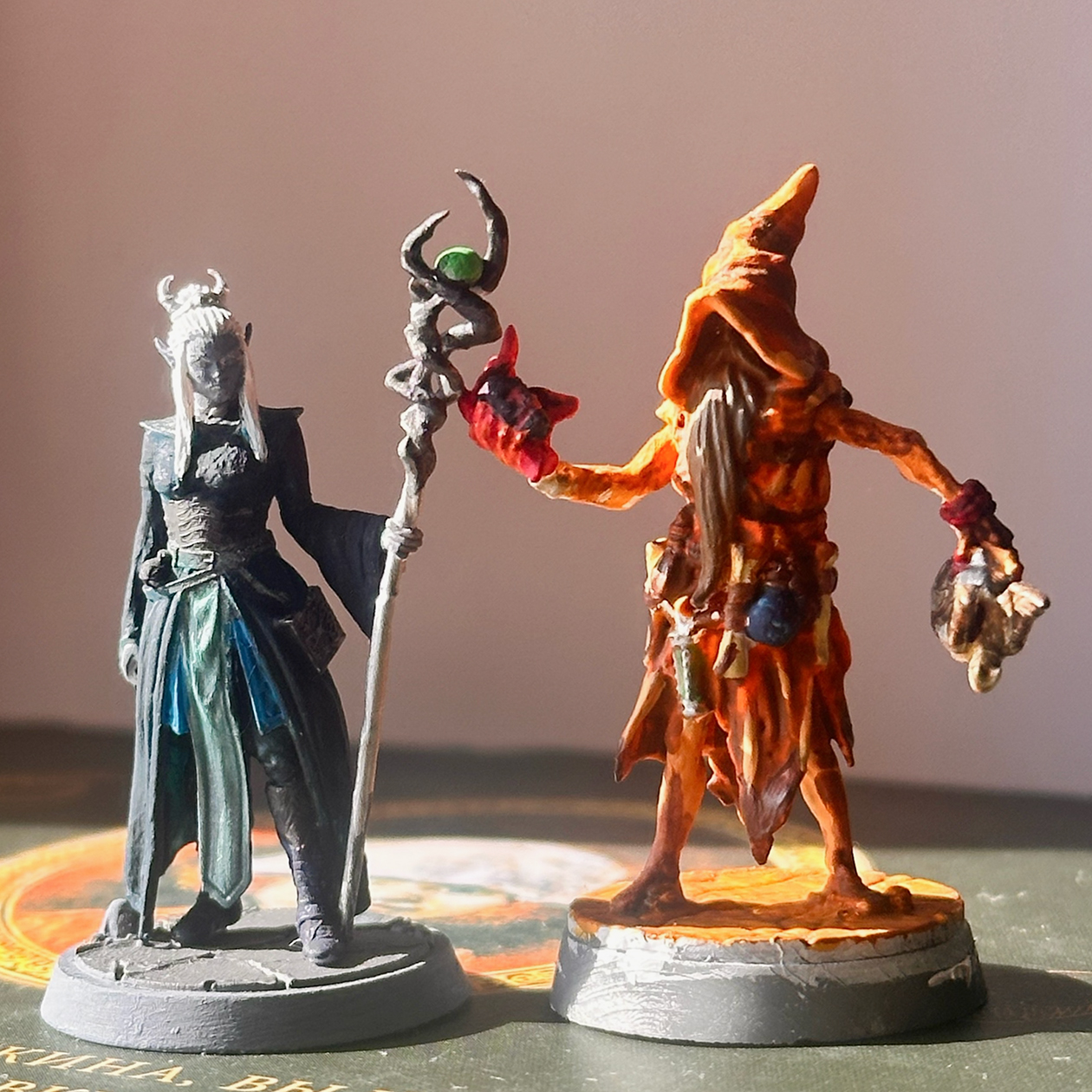 Эти фигурки мы с мужем покрасили вчера