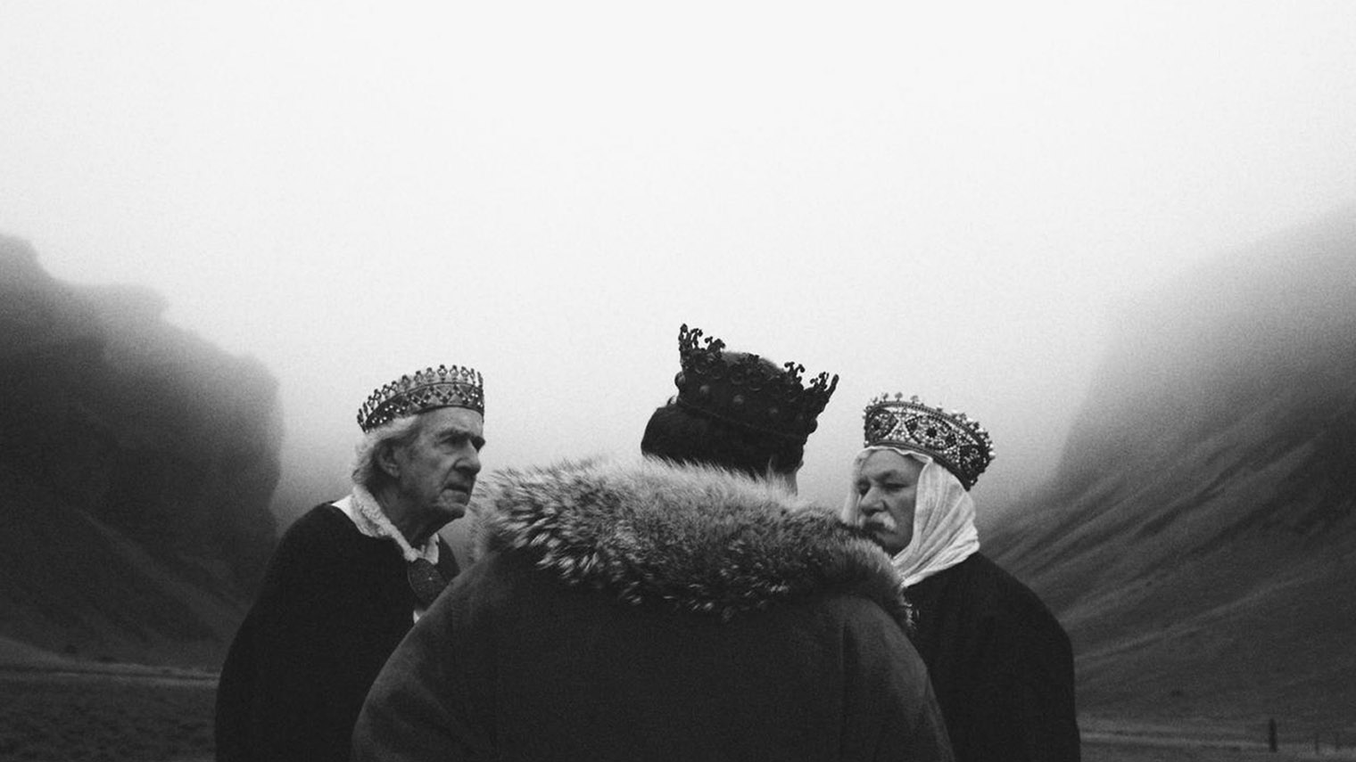 Альберт Серра известен своим особым подходом к мифам и историческому контексту. В «Истории моей смерти» Казанова встречается с графом Дракулой, «Смерть Людовика XIV» показывает последние дни французского короля, а «Мучения на островах» посвящены ядерной угрозе. Кадр: Andergraun Films