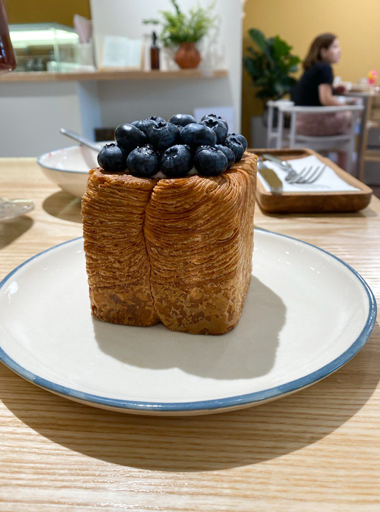 В «Мае» я обычно беру кубы-круассаны — на витрине их три-четыре типа