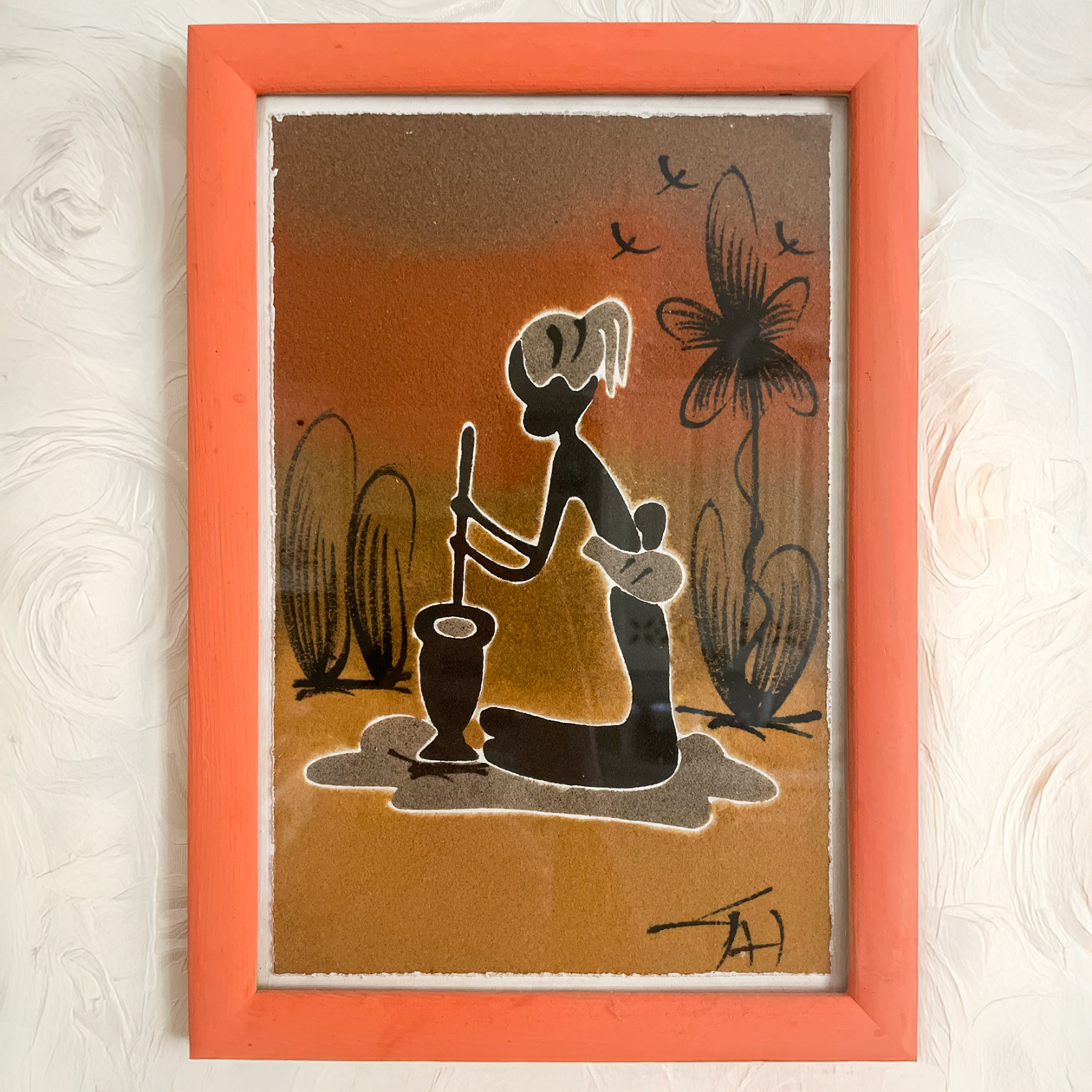 На кухне висит картина из песка, которую я купила у автора в Испании в 2012 году. У нас пять работ этого художника