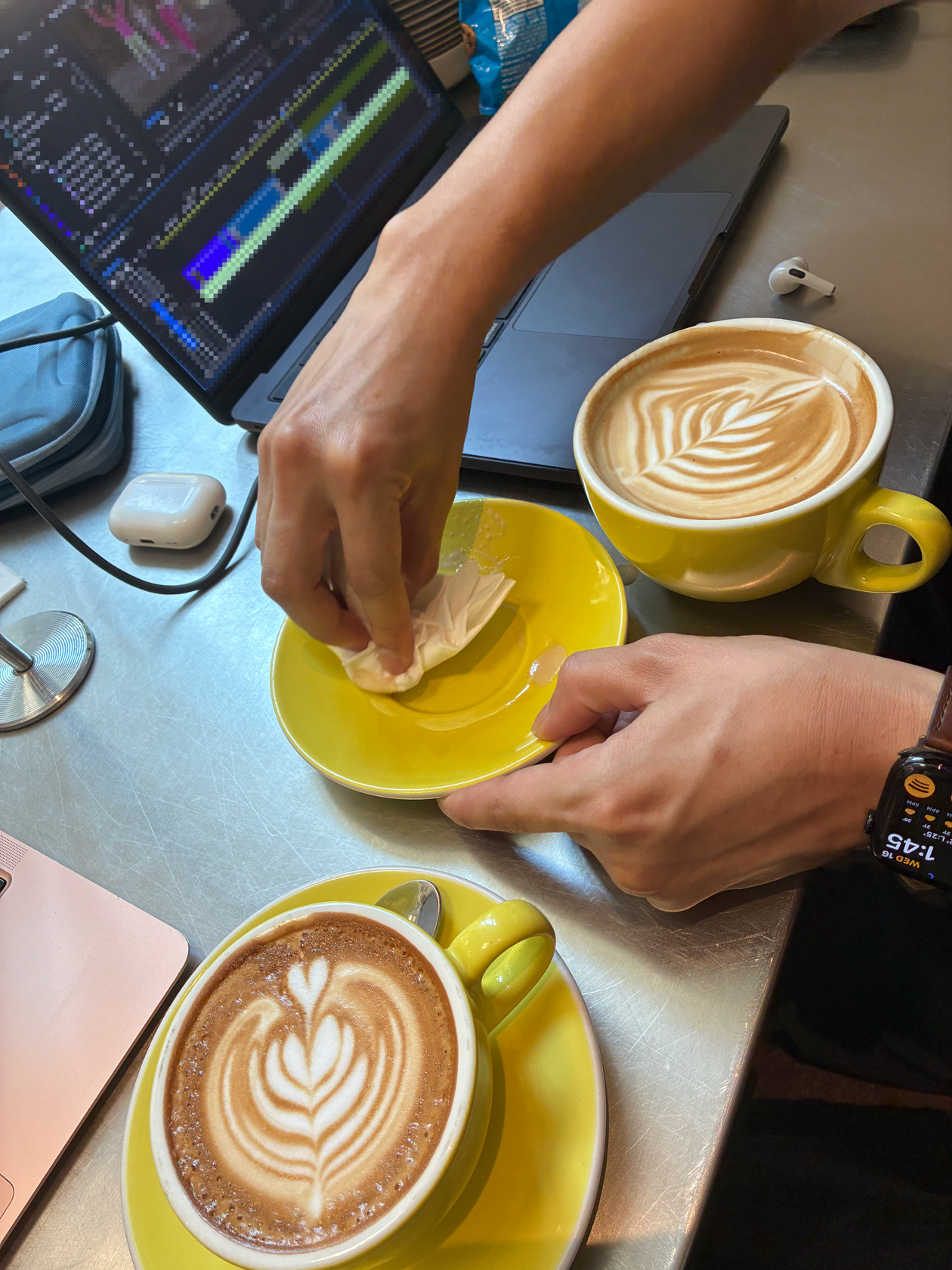 Зашли с Коннором в кофейню