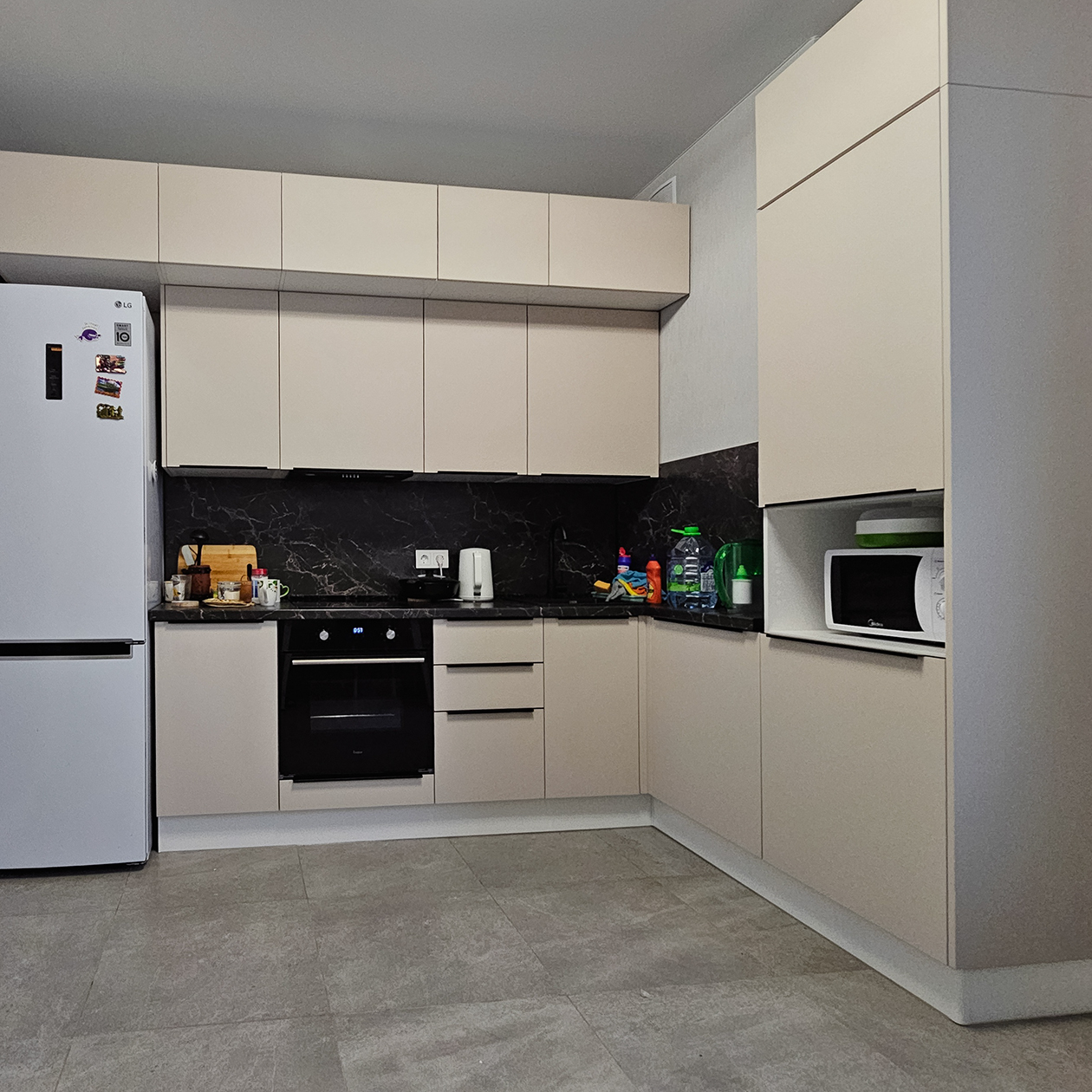 Кухню брал в Hoff. Она мне сразу понравилась