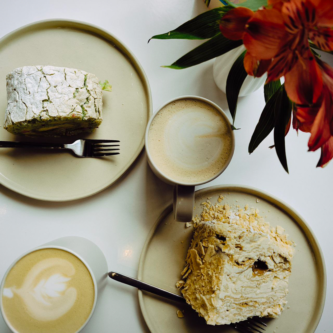 Очень вкусные десерты и кофе