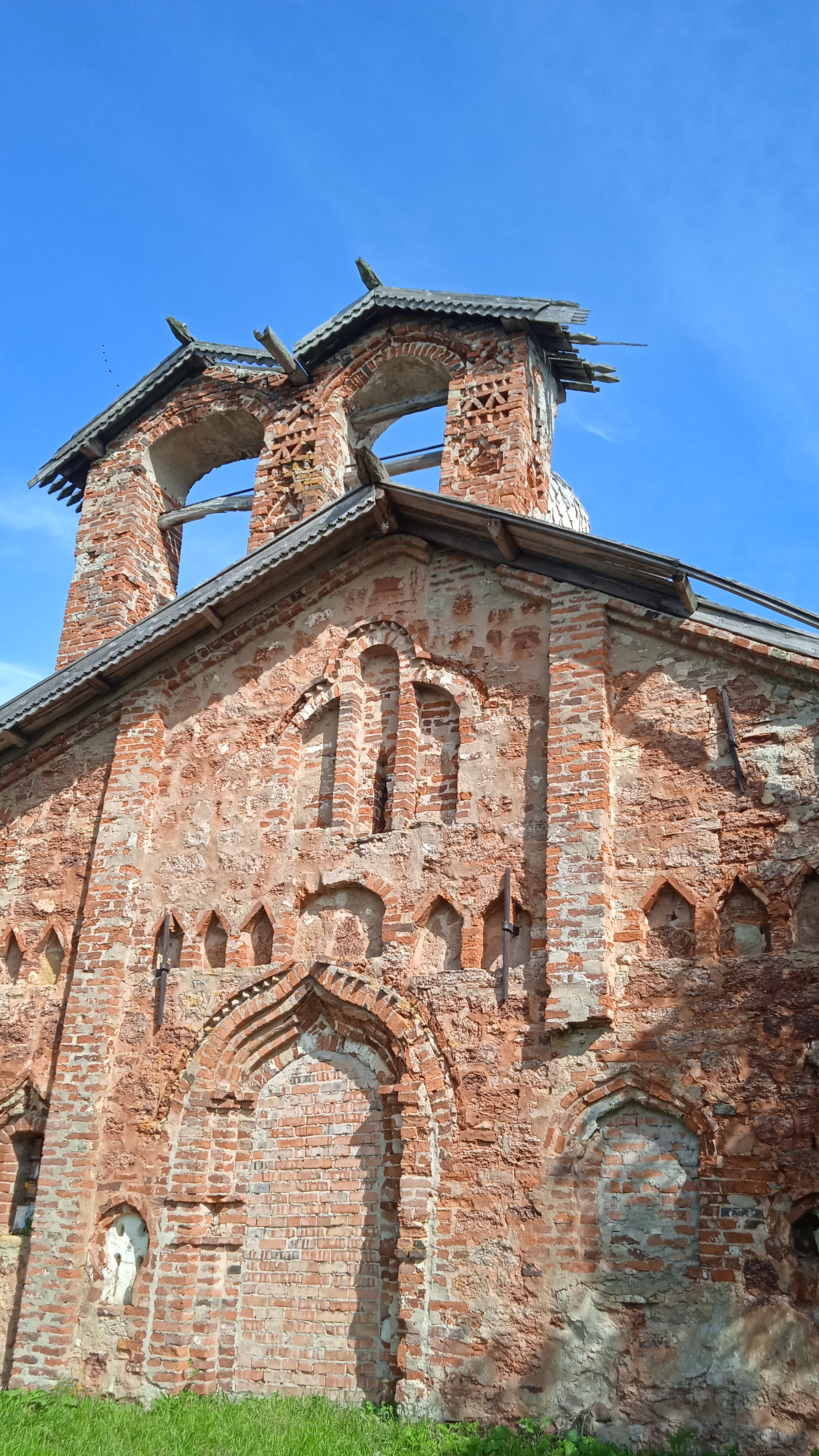 Руины Церкви Уверения Фомы на Мячине, Великий Новгород