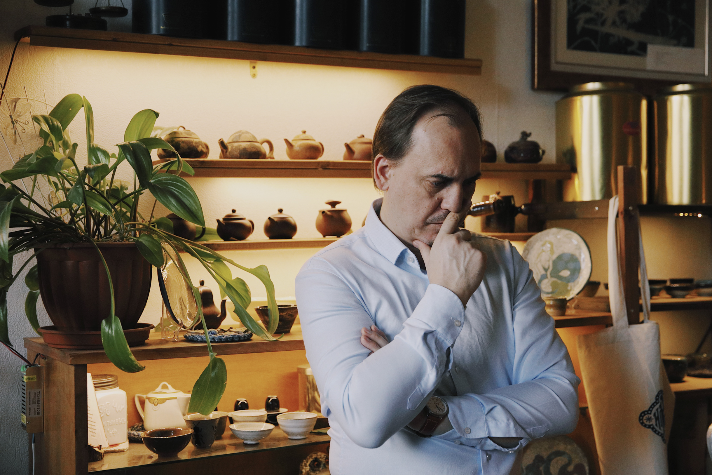 Раньше я проводил в магазине все время сам, но сейчас появилось больше задач, и команда помогает держать ритм