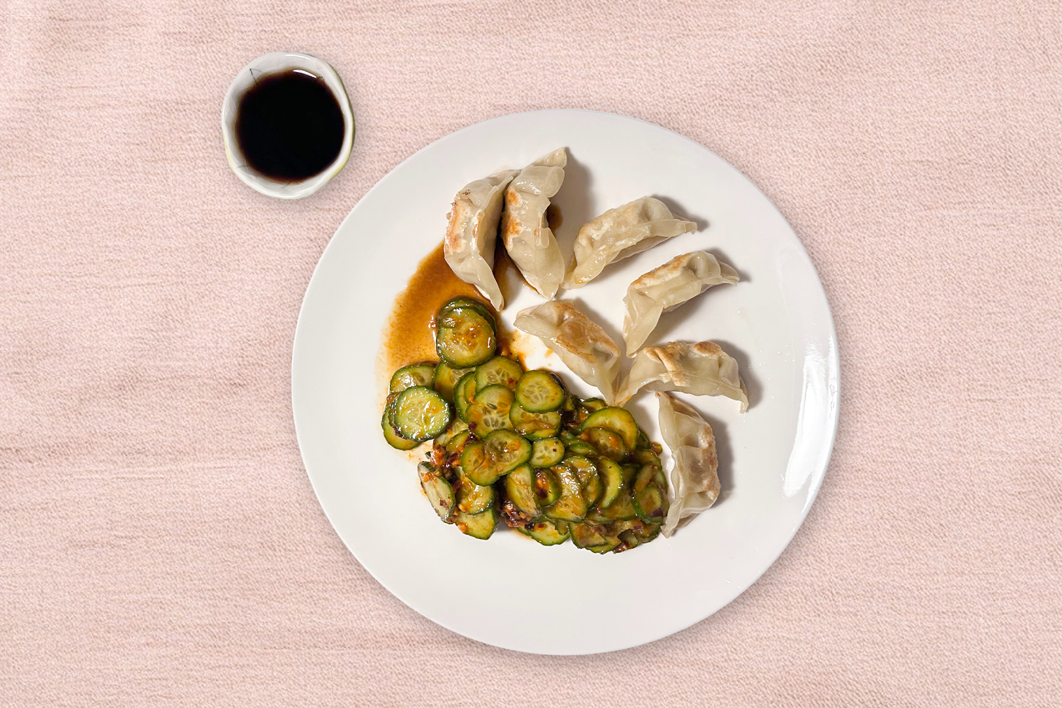 Одной пачки пельменей хватает на две порции. Могла бы есть их каждый день